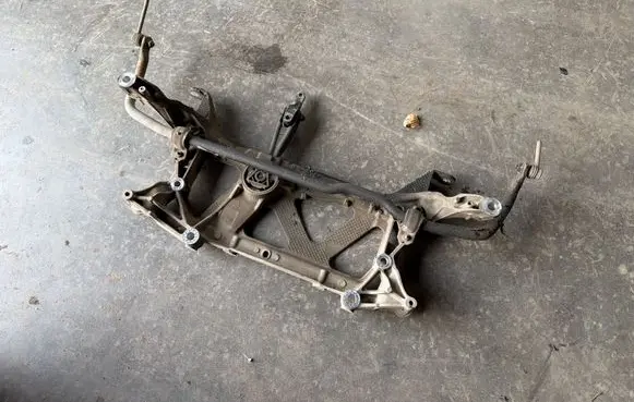 Volkswagen PASSAT B8 Front subframe 3Q0199369E