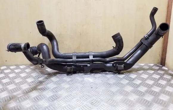 Volkswagen Touareg II Engine coolant pipe/hose 7P6122101D