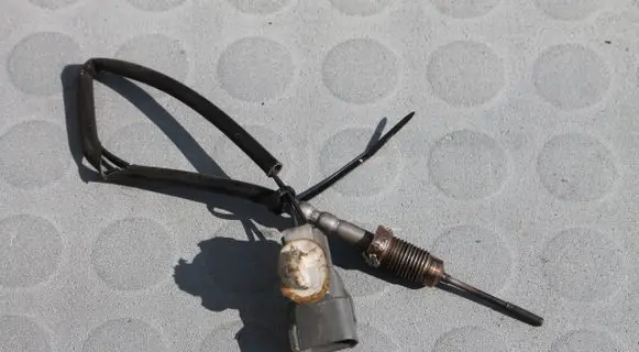 Suzuki Grand Vitara II Exhaust gas temperature sensor 129KM