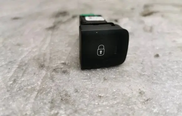 Opel Combo E Central locking switch button 9817042977