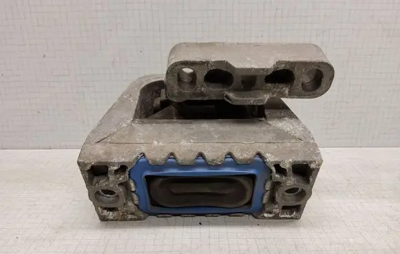 Volkswagen PASSAT B6 Engine mount bracket 3618372 1K0199262