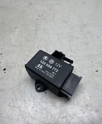 Volkswagen PASSAT B6 Seat heating relay 1Z0959772