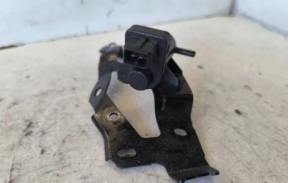 Opel Vivaro Turbo solenoid valve 8200762162
