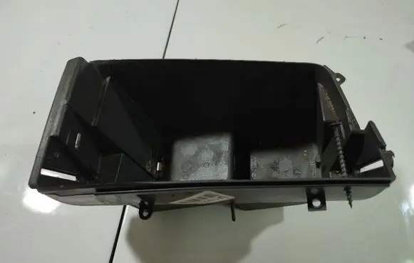 Glove box