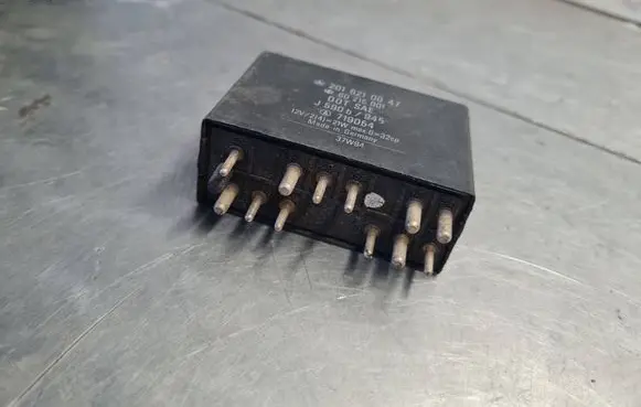 Mercedes-Benz C W202 Other relay J59007945 60215001 2018210047