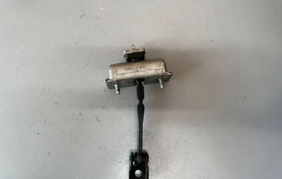 Opel Corsa E Front door check strap stopper 13180682