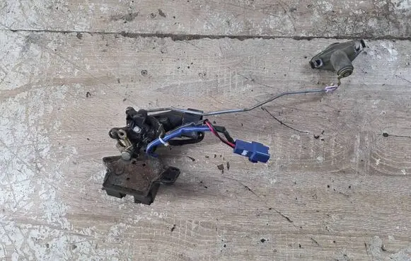 Toyota Corolla E120 E130 Tailgate/trunk/boot lock/catch/latch