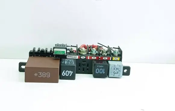 Volkswagen Golf IV Fuse box set 896081002 8L0941822