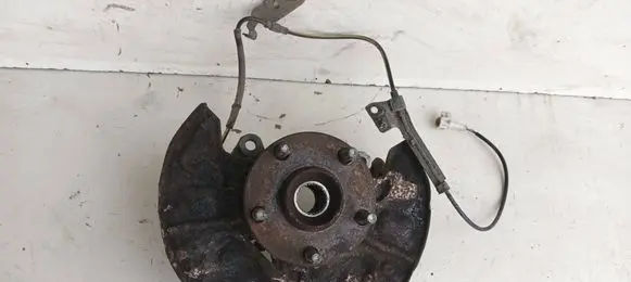 Toyota Corolla Verso AR10 Front wheel hub 