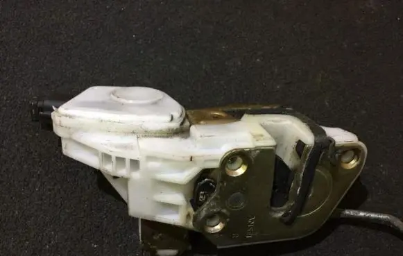 Mitsubishi Galant Front door lock