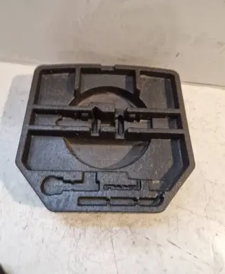 Toyota Avensis T270 Spare wheel section trim 6442905020