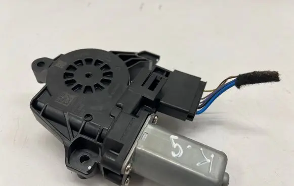 BMW 2 Active Tourer U06 Rear door window regulator motor 5A18F13