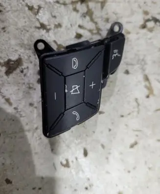 Mercedes-Benz GLK (X204) Steering wheel buttons/switches A1725400362