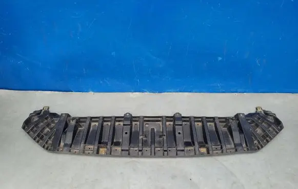 Toyota RAV 4 (XA40) Front bumper skid plate/under tray 5261842050