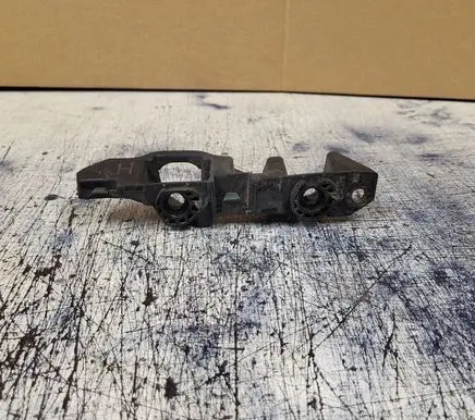 Opel Insignia B Front bumper mounting bracket 39145053