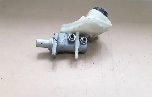 Land Rover Freelander 2 - LR2 Master brake cylinder 03350885571