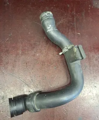Audi A4 S4 B5 8D Engine coolant pipe/hose 8D0121101AD