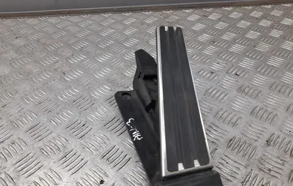 Porsche Panamera (970) Accelerator throttle pedal 97042302100