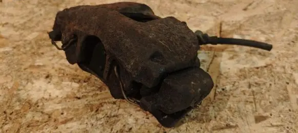 Front brake caliper