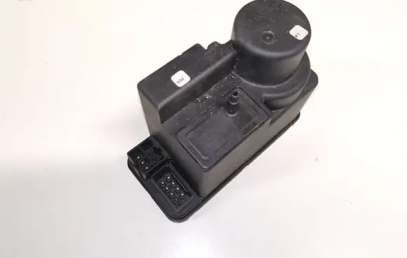 Mercedes-Benz C W202 Central locking vacuum pump 2028001948
