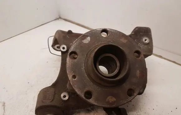 Rear wheel hub spindle/knuckle