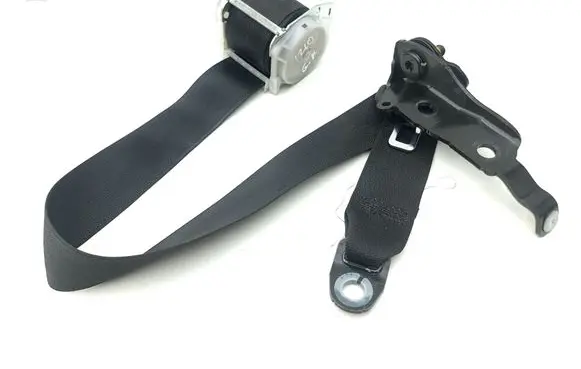 Rear seatbelt