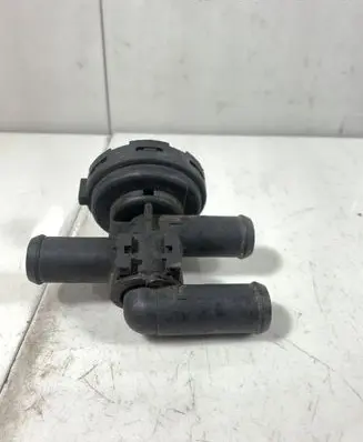 Saab 9-5 Coolant heater control valve 90566947