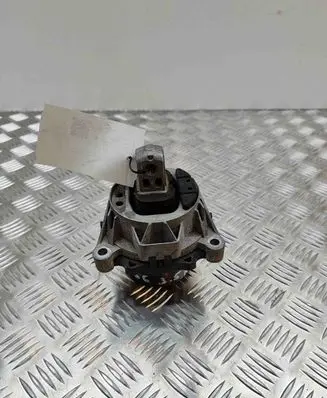 BMW 4 F36 Gran coupe Engine mount bracket 6799104