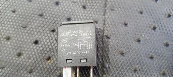 Skoda Octavia Mk2 (1Z) Other relay 7M0951253C 95VW10K705EA