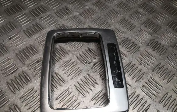 Mercedes-Benz E A207 Gear shifter surround trim plastic 2042674988 A2042674988
