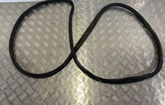 KIA Sorento Front door rubber seal