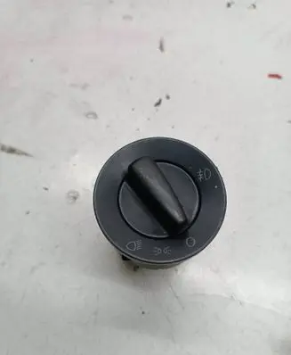 Volkswagen Golf IV Light switch 1C0941531