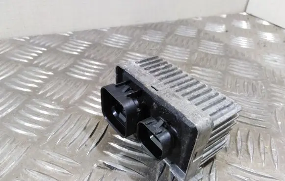 Opel Insignia A Glow plug pre-heat relay 55574293