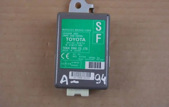 Toyota Avensis T270 Door control unit/module 8974005010
