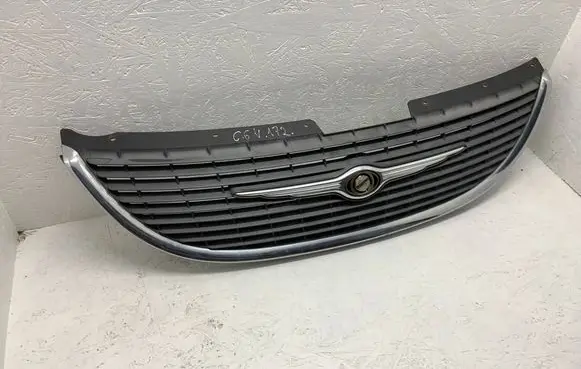 Chrysler Grand Voyager IV Front grill 4857522AA