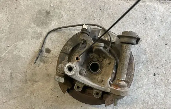 BMW 5 E39 Rear wheel hub spindle/knuckle 