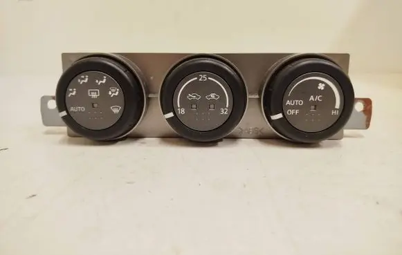 Nissan X-Trail T30 Climate control unit 27500EQ400 A0200018A05001