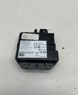 Tesla Model X USB control unit 165678700B 1642783 2021DP9815
