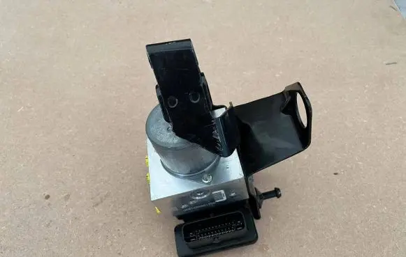 Mercedes-Benz GLE AMG (W166 - C292) ABS Pump a1669016303 A1669016303 BNSH10480049