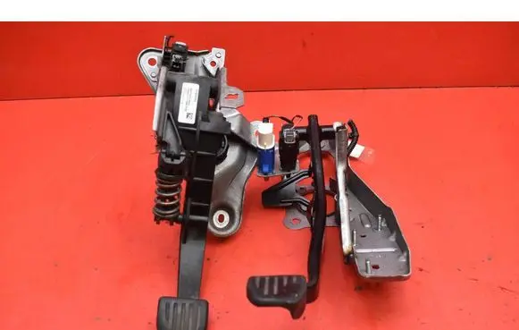 Volvo V60 Accelerator throttle pedal 31329063