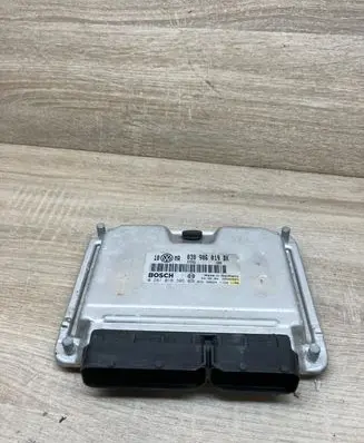 Volkswagen PASSAT B5 Engine control unit/module 038906019BK 0281010305