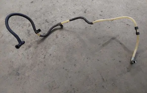 Nissan Note (E11) Fuel line/pipe/hose 