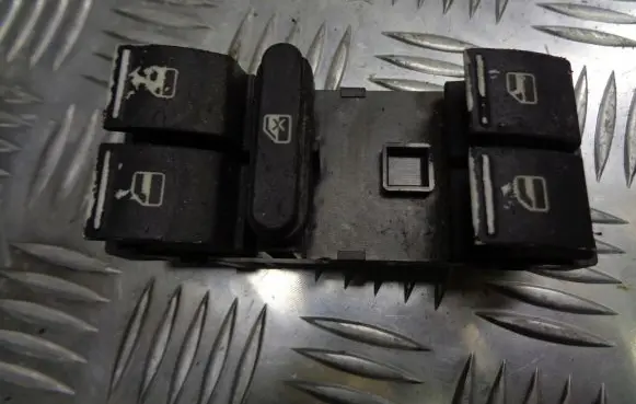 Seat Leon (1P) Front door window switch trim 