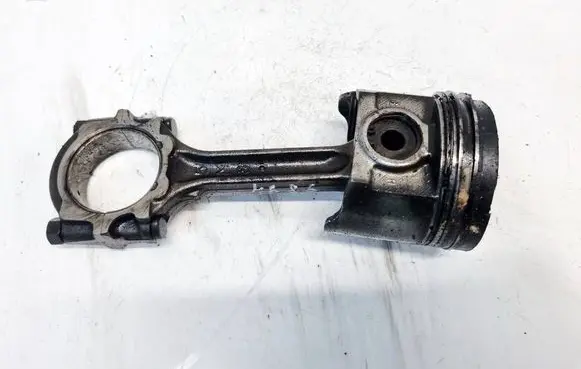 Nissan X-Trail T30 Piston with connecting rod