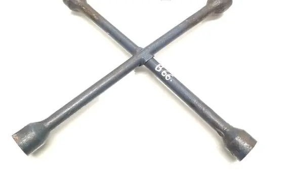 Honda CR-V Wheel nut wrench 