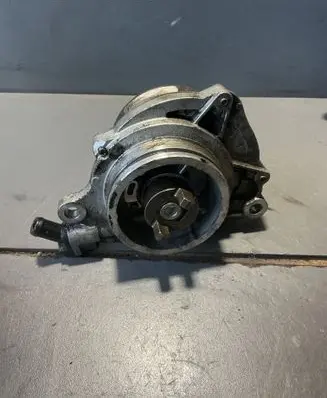 BMW 5 E39 Vacuum pump 