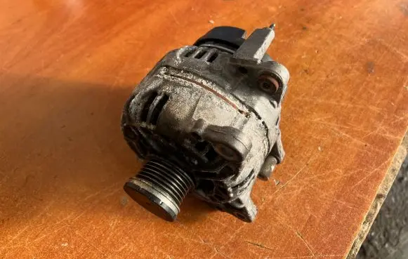 Volkswagen Tiguan Generator/alternator 03C903023S