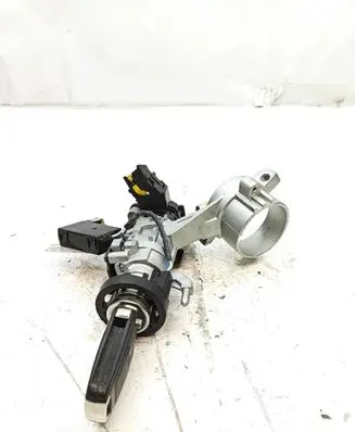 Opel Zafira C Ignition lock 13383062