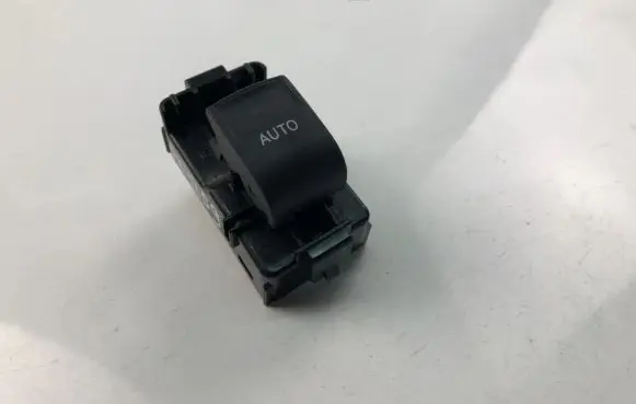 Lexus CT 200H Electric window control switch 192801