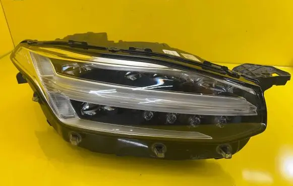 Volvo XC90 Headlight/headlamp 32228289